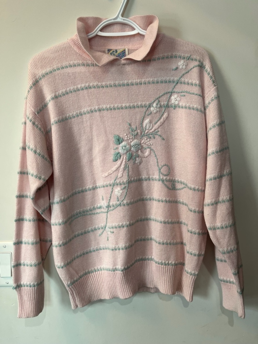 Sooo pretty long sleeve pink collared sweater with floral embroidery